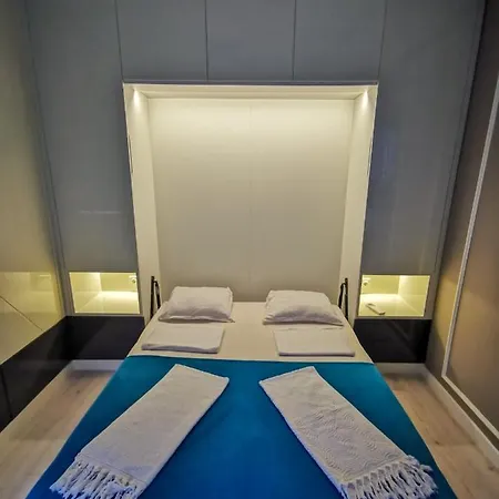 Luxury Alix *